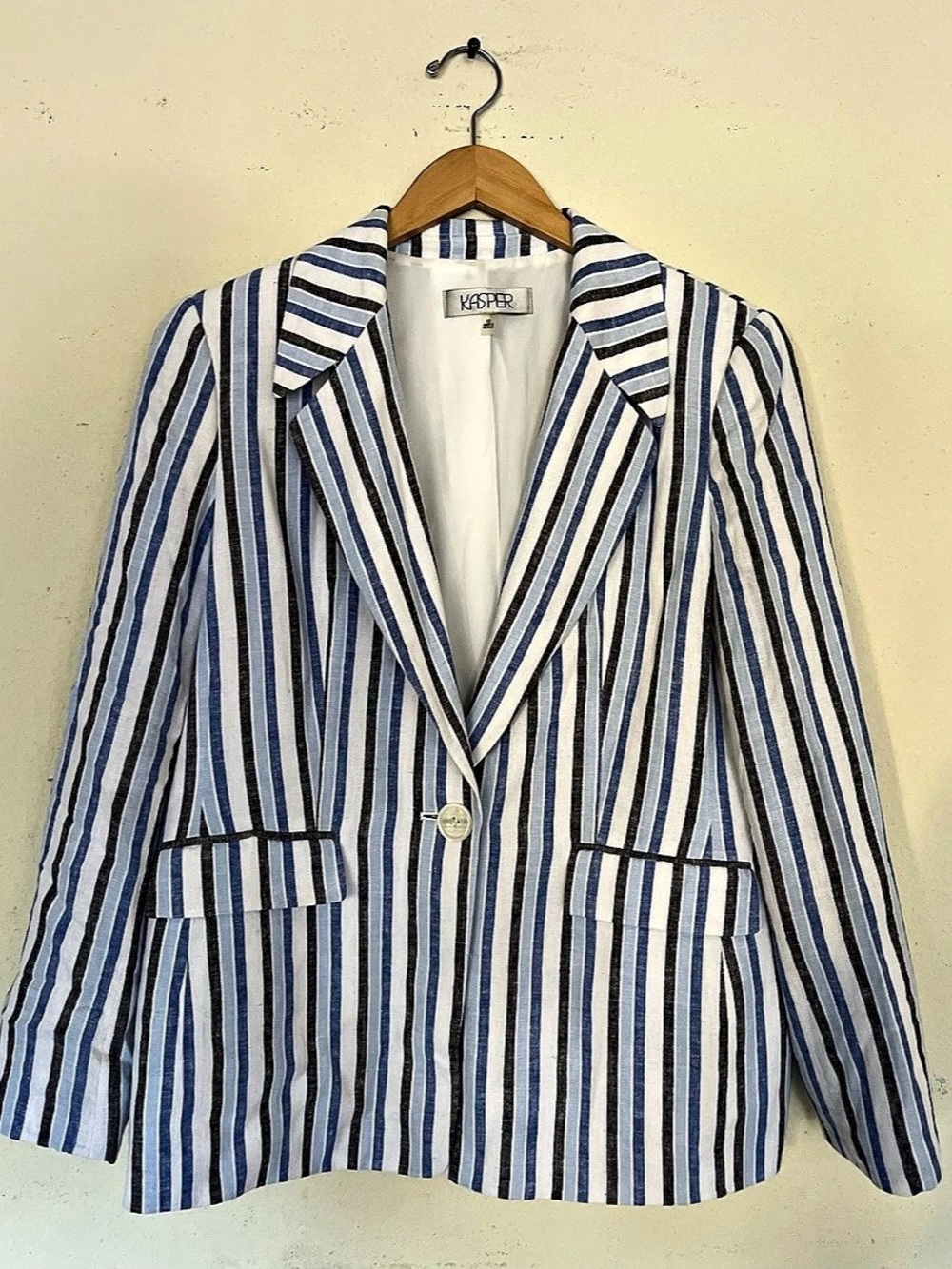 Kasper Striped Blazer in Blue & White Size 2 good condition